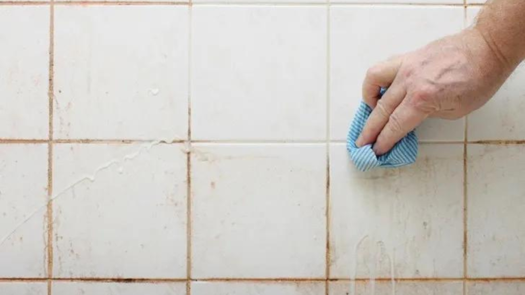 Cleaning Bathroom Tile Surfaces